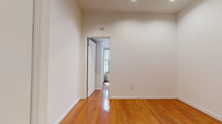 Rented by Bond New York | media 35