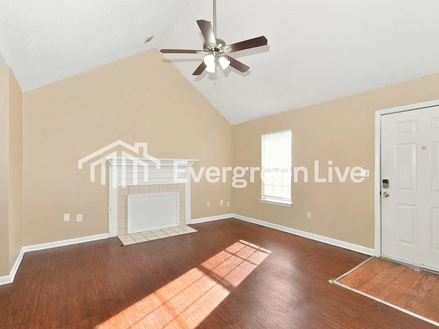 3 bed, 2.0 bath, 1083 sqft, $1,195 — Photo 2
