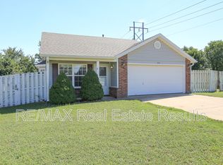 829 SW Arrowhead Dr, Bentonville, AR 72712