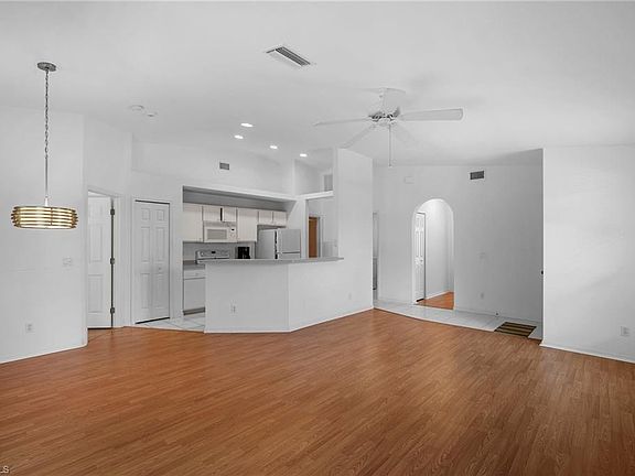 4th image of 524 Bethany Village CIR