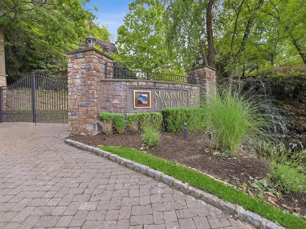 146 Summit Rdg, Pompton Lakes, NJ 07442