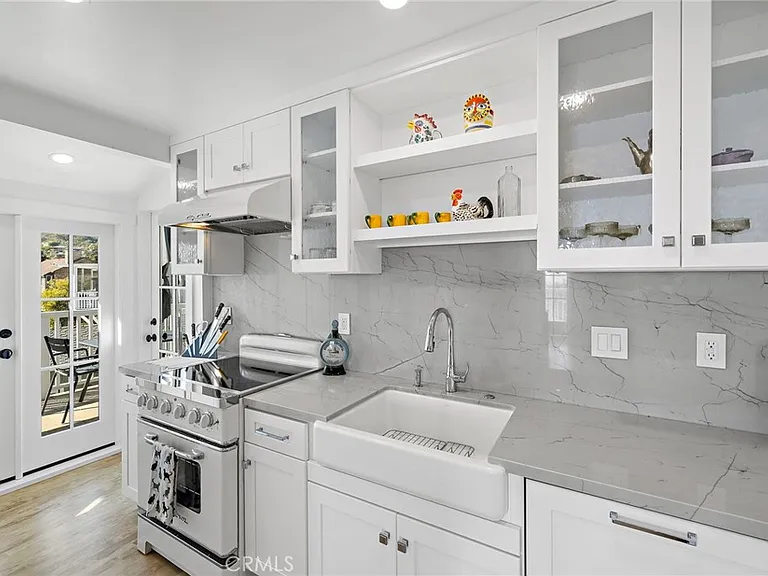 690 Cuprien Way — Photo 17