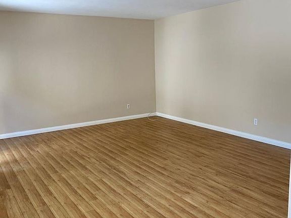 4th image of 1421 S Bedford St #2