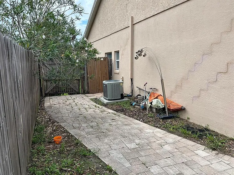 11942 Frieth Dr — Photo 33