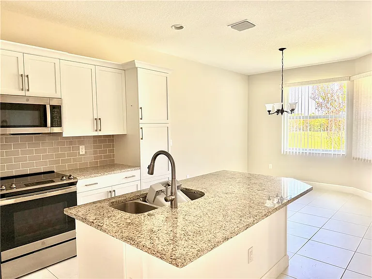 6148 Bella Rosa Ln — Photo 8