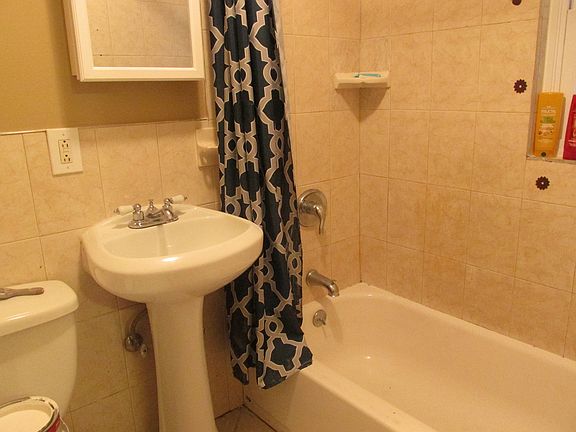 4th image of 214 Charles Ave