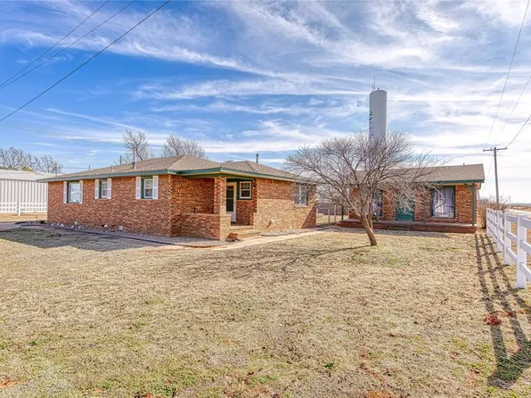 102 E Walk Ave, Canute, OK 73626