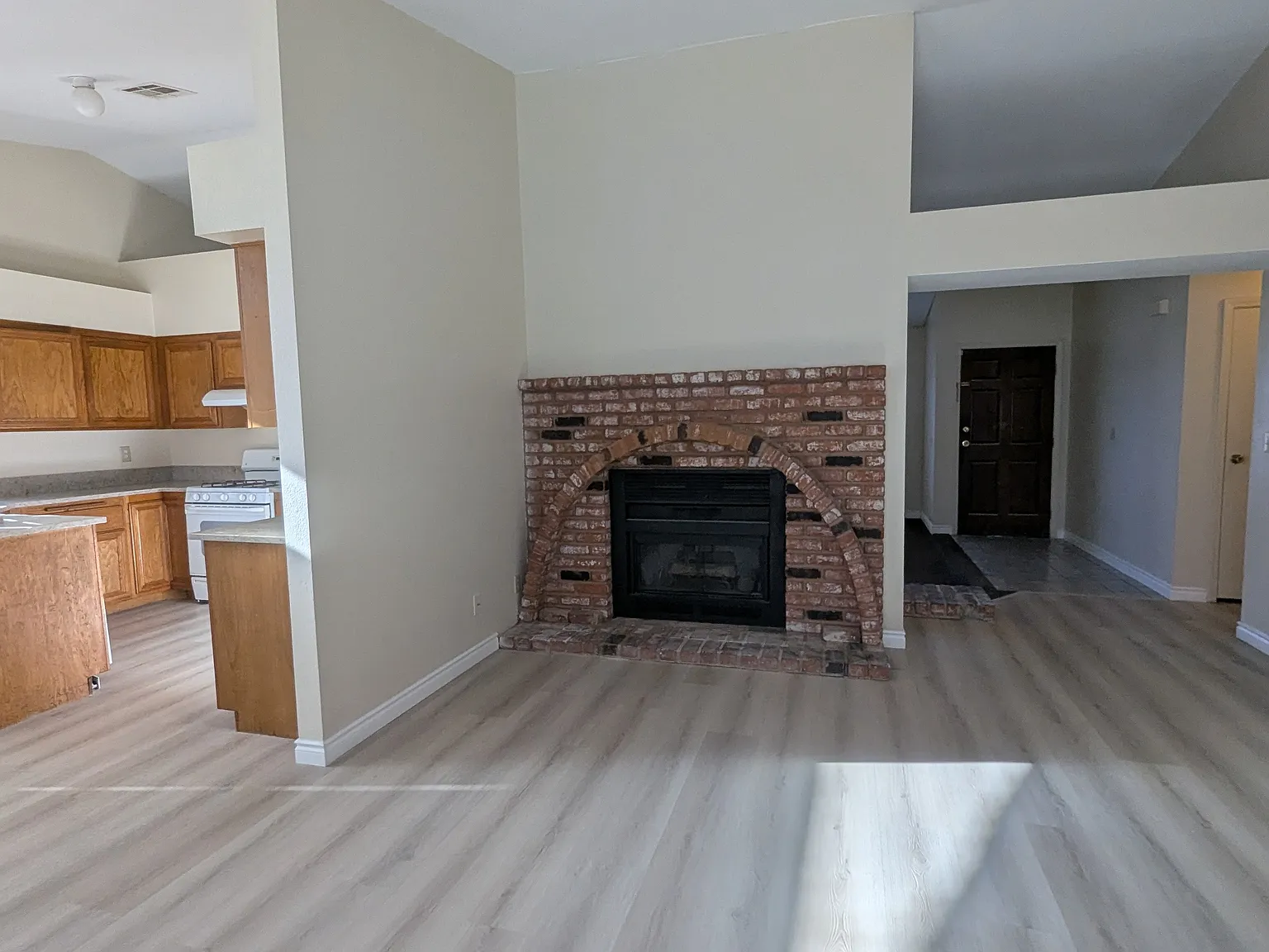 4 bed, 1876 sqft, $2,580 — Photo 4