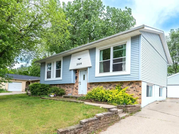 2004 Westgate Dr, Pekin, IL 61554