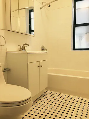 Rented by Smart NY Realty LLC | media 1