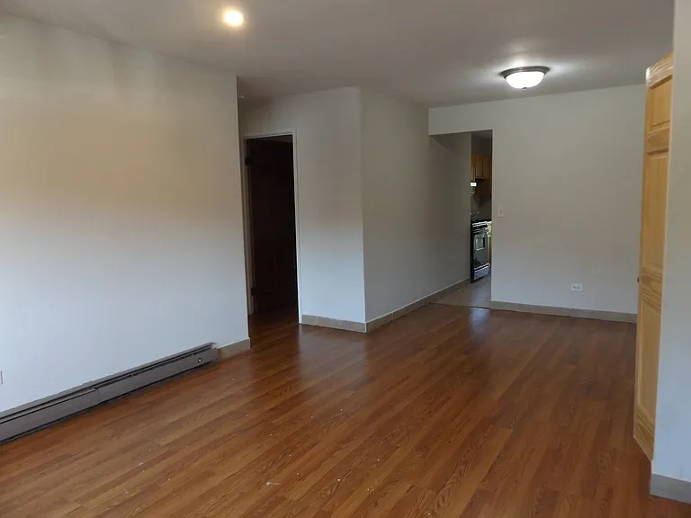 710 W Huntington Commons Rd #1B — Photo 6