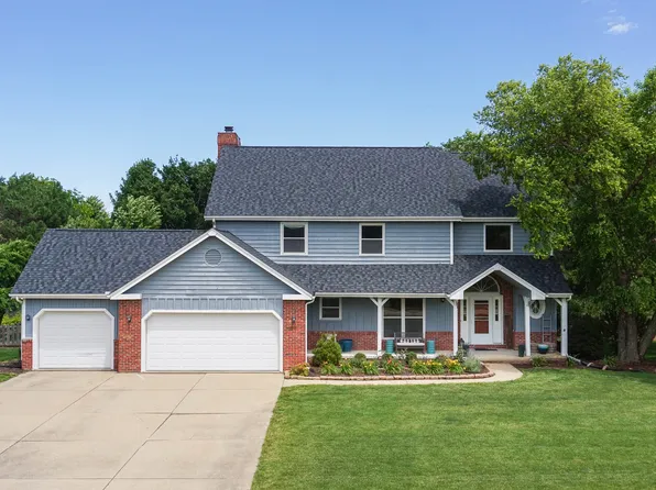 3010 Thornwood Ln, Bloomington, IL 61704