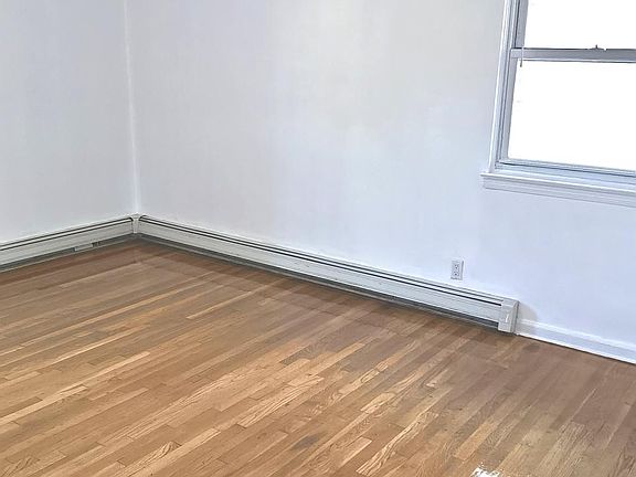 4th image of 13726 Mulberry Ave