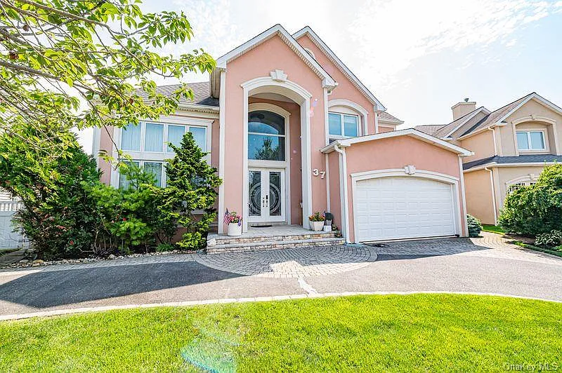 6 bed, 5.5 bath, 4165 sqft, $9,900 — Photo 2