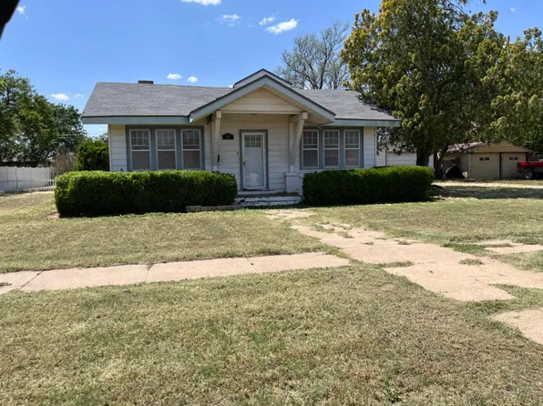 245 S 10th St, Slaton, TX 79364