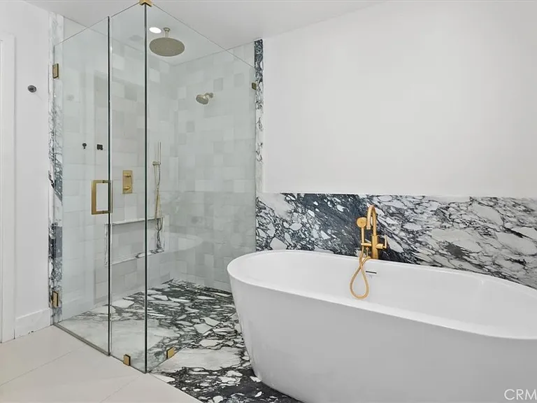 5748 Vesper Ave — Photo 15