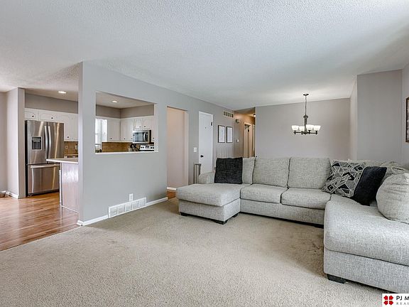 3rd image of 5511 S 105th St
