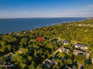 207 Coventry Rd, Morehead City, NC 28557