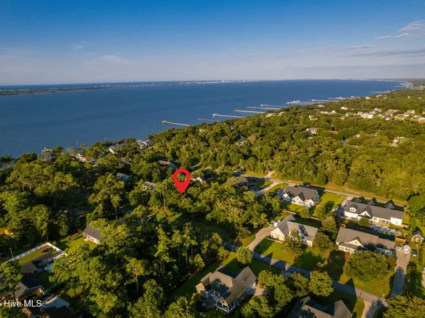 207 Coventry Road, Morehead City, NC 28557