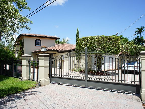 3rd image of 4801 Orduna Dr