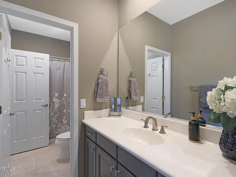 1740 W Bartlett Way — Photo 18