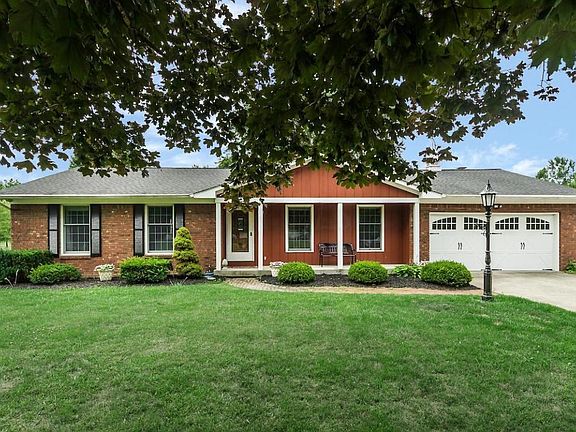 4th image of 251 S Parkway Dr