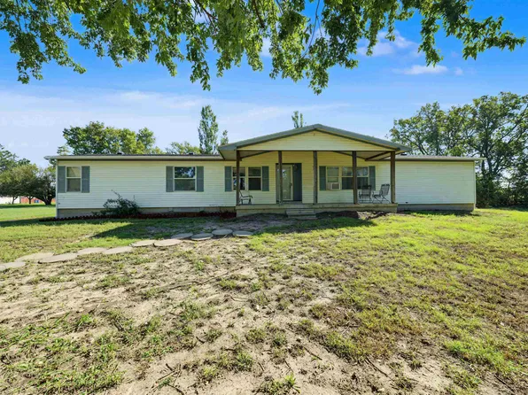 227 S Center Ave, Assaria, KS 67416