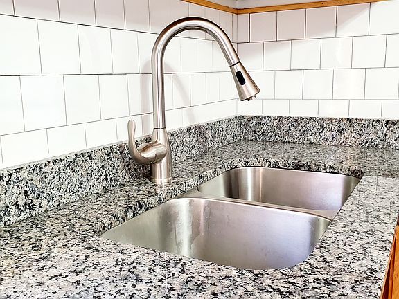 4th image of 2212 White Oak Ave #2