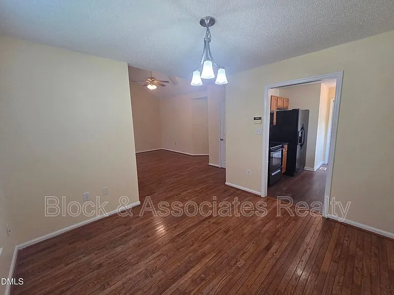116 Cliffdale Rd — Photo 14