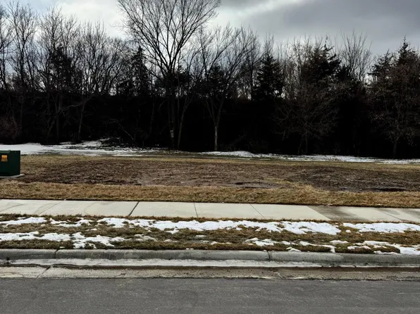 2405 Lake Ave, New Ulm, MN 56073