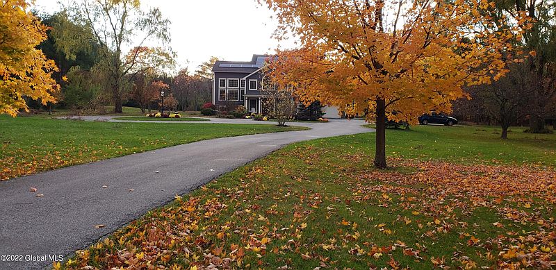 3rd image of 976 Benedict Road