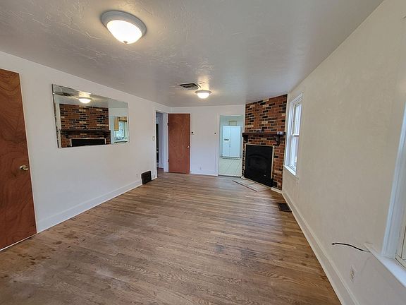 3rd image of 828 Euclid Ave