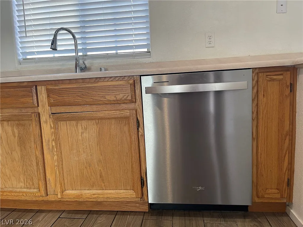 3 bed, 2.0 bath, 1336 sqft, $1,995 — Photo 4