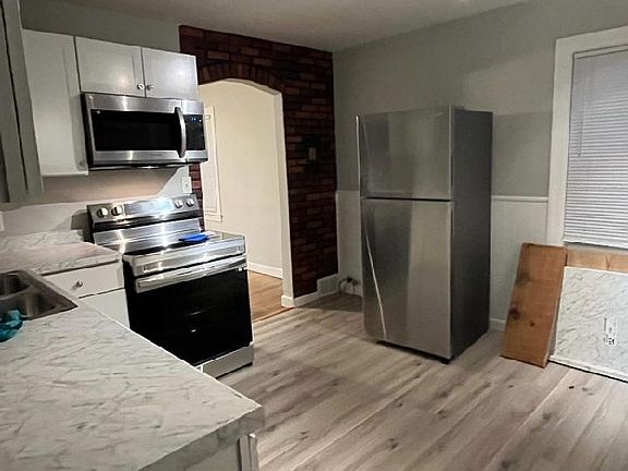 4th image of 2112 Glenworth Ave