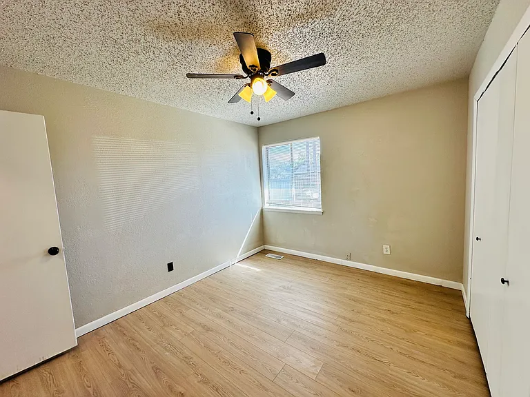 5600 NW 67th St — Photo 35