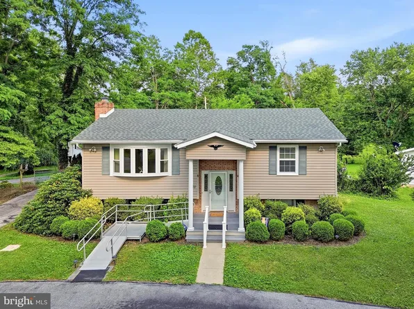 781 Tuscawilla Dr, Charles Town, WV 25414