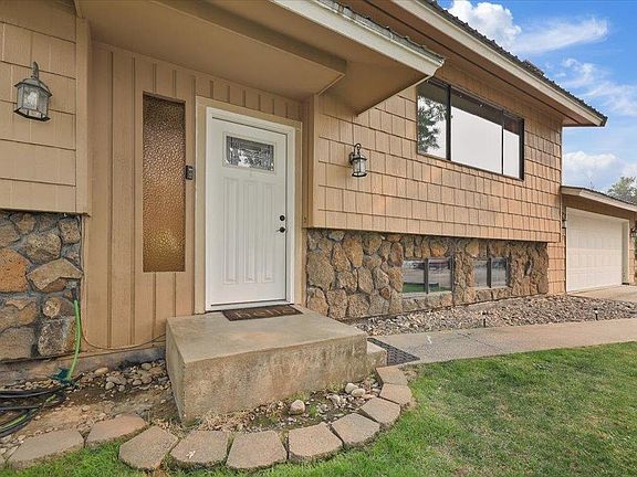 3rd image of 705 Winslow Rd