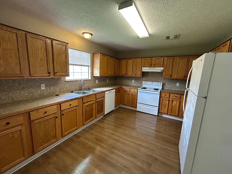 5029 Hawthorn Dr — Photo 4
