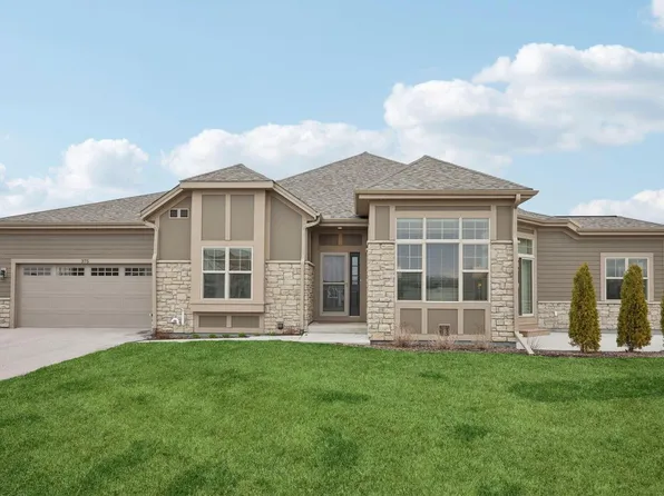 375 Standing Stone DRIVE, Waukesha, WI 53189