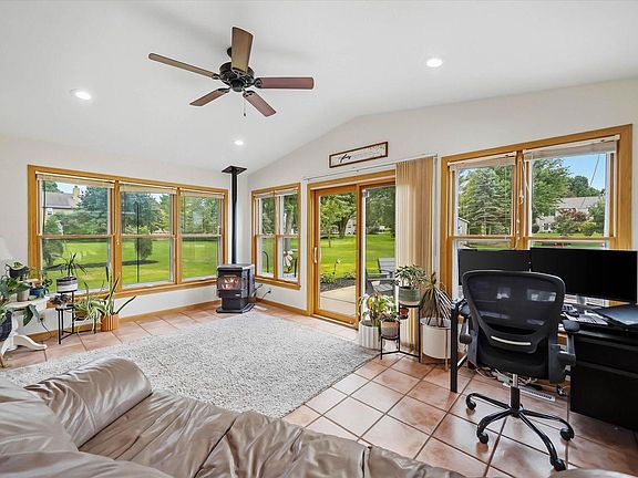 5th image of 217 Bley PARKWAY