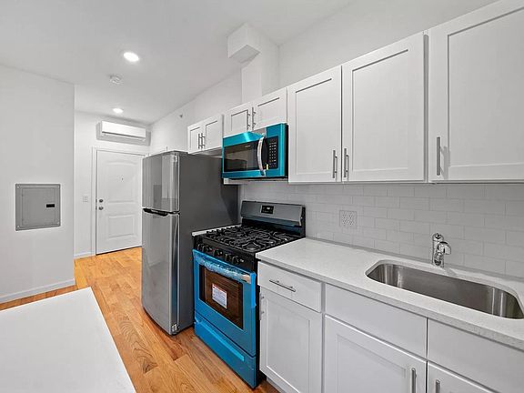 4th image of 60A Cottage St #5B