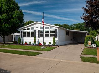 8 Emerald Ln, Olmsted Falls, OH 44138