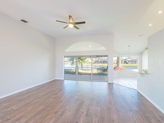 4th image of 983 Wildwood Dr