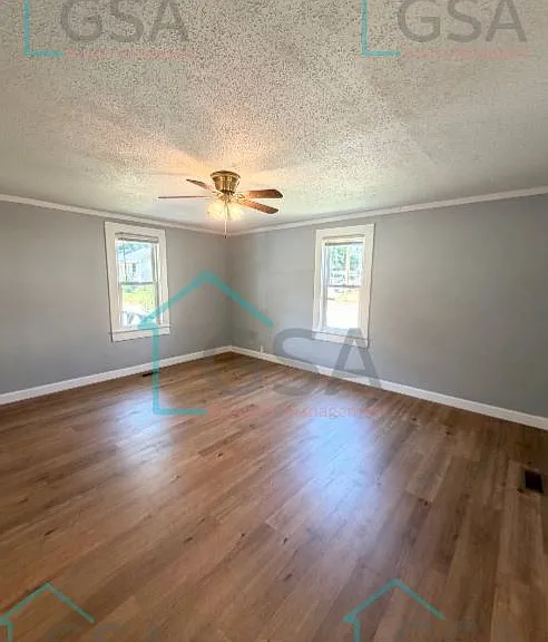 201 S Leach St — Photo 5
