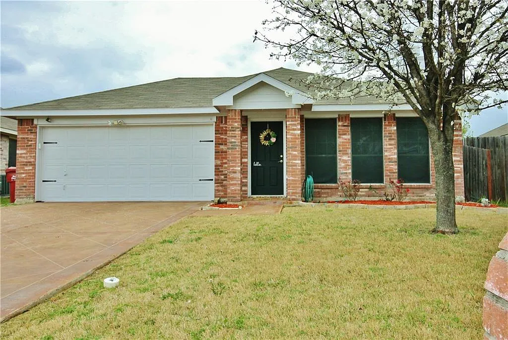 1604 Kelly Ln photo 1