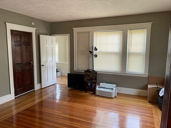 3rd image of 20 Roselin Ave #2