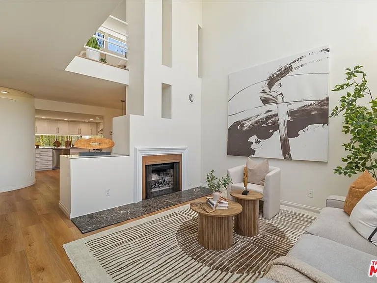 821 Bay St #C1 — Photo 2