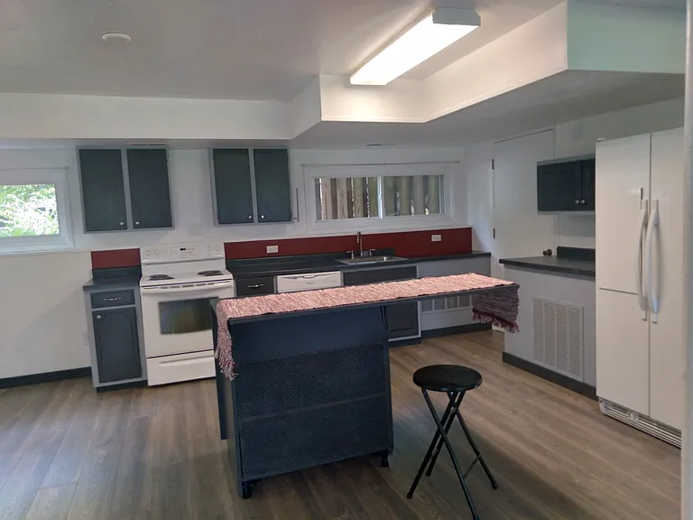 621 Monterey Way #B — Photo 5