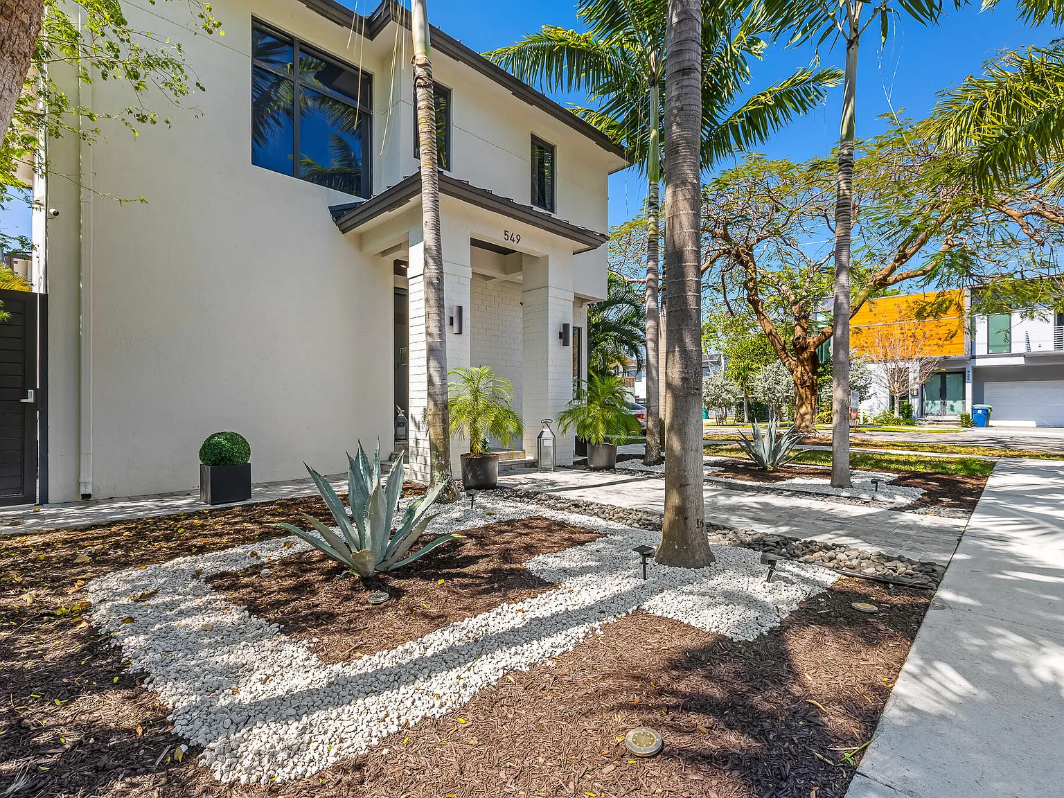 5 bed, 5.0 bath, 3880 sqft, $22,000 — Photo 4