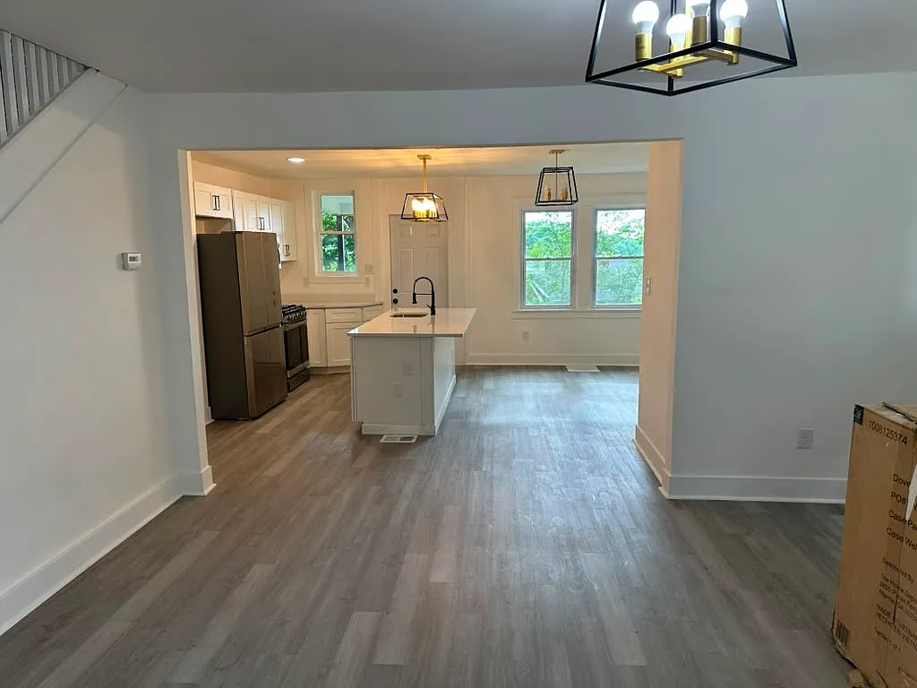 3 bed, 1.5 bath, 1300 sqft, $1,795 — Photo 4